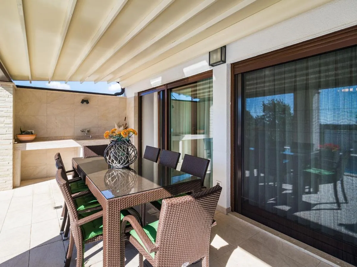 Holiday Home Villa Mala Halu By Interhome Gracisce