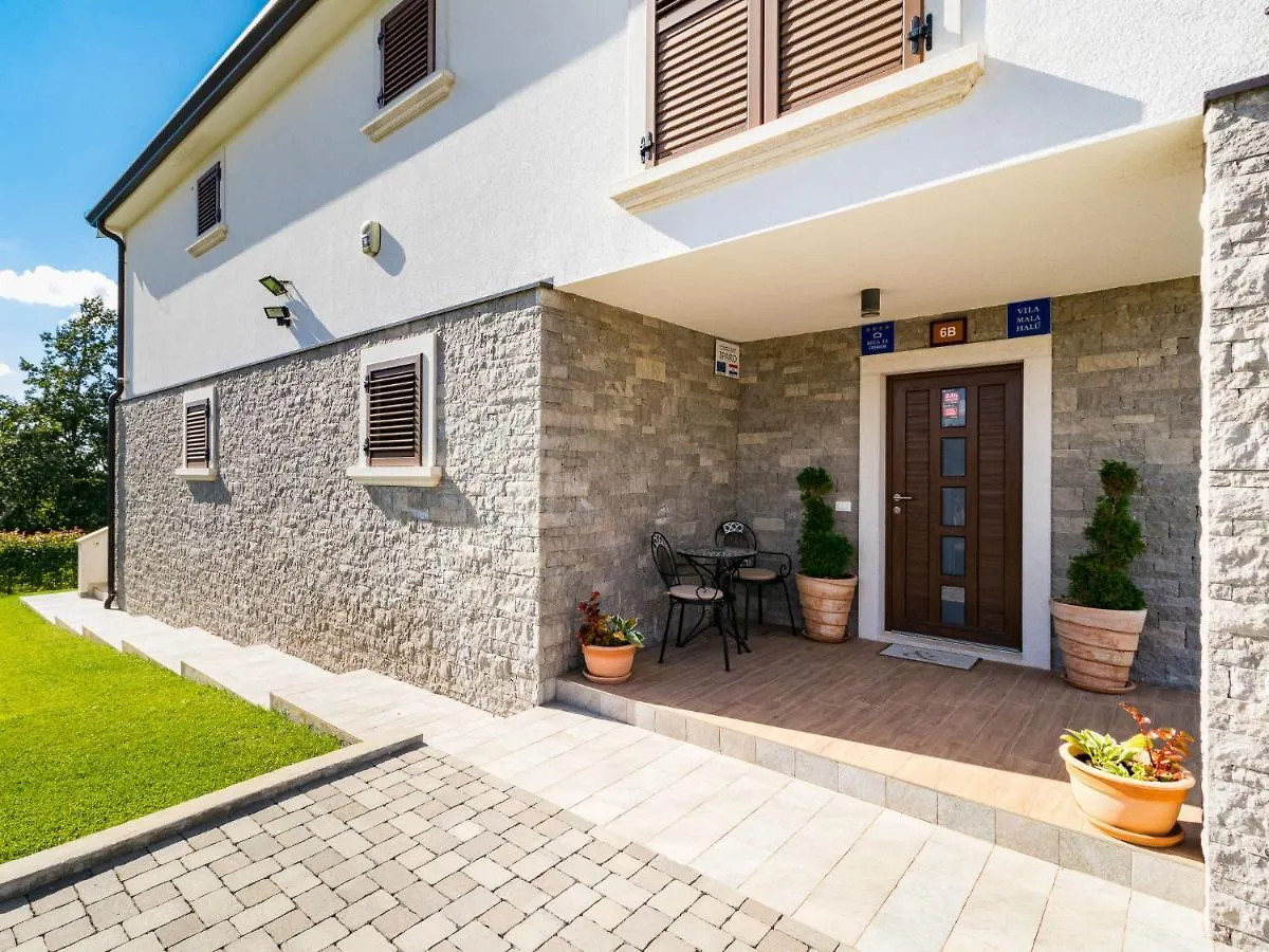 Holiday Home Villa Mala Halu By Interhome