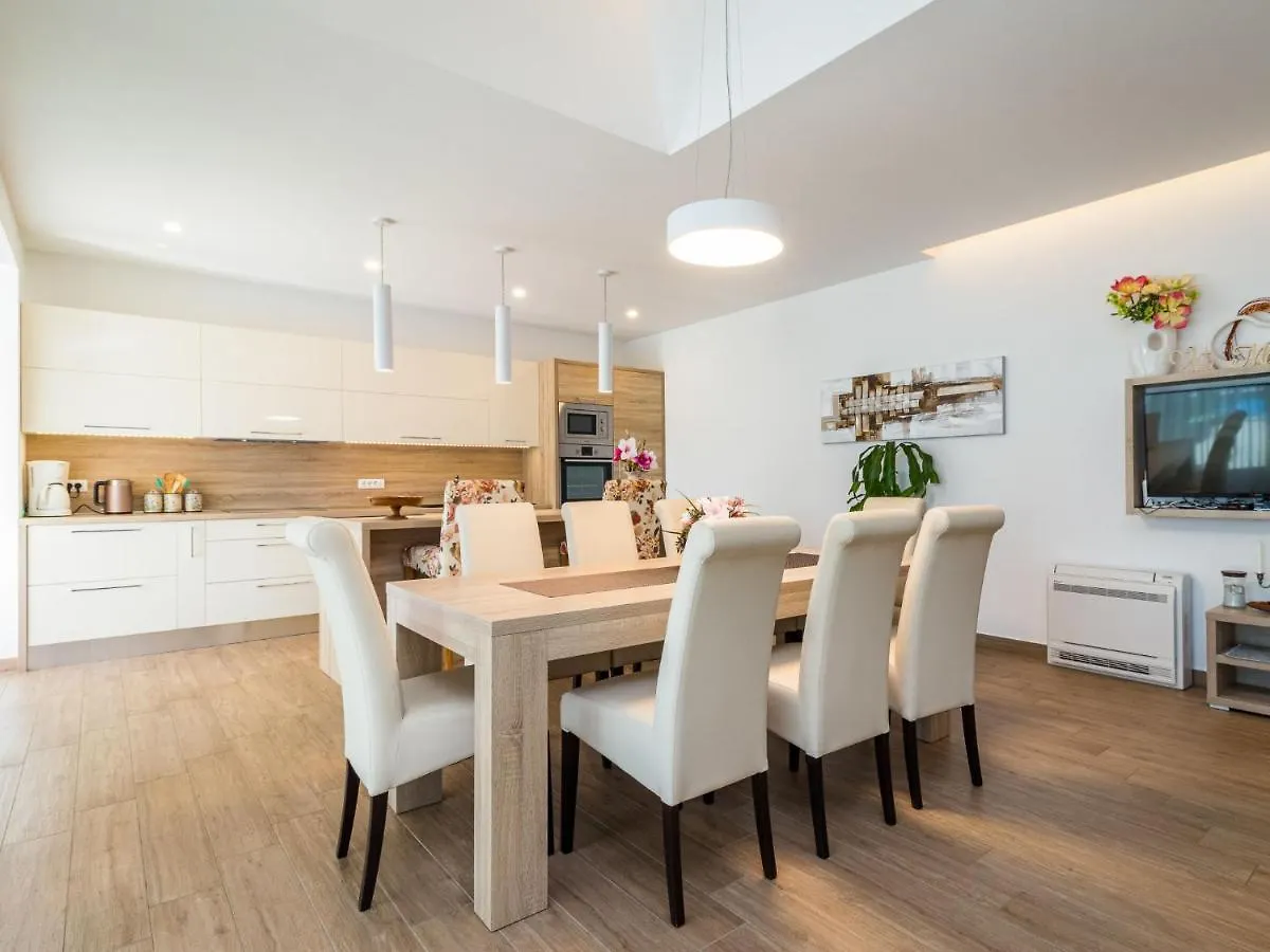 Holiday Home Villa Mala Halu By Interhome
