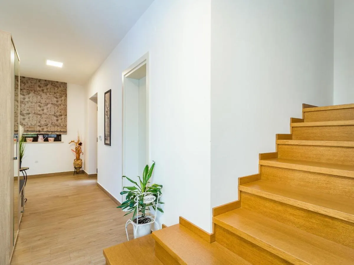 Holiday Home Villa Mala Halu By Interhome Gracisce