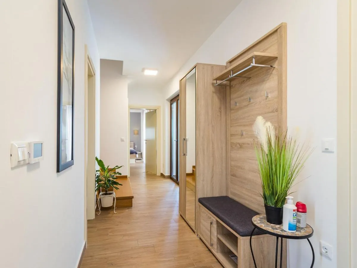 Holiday Home Villa Mala Halu By Interhome  Gracisce